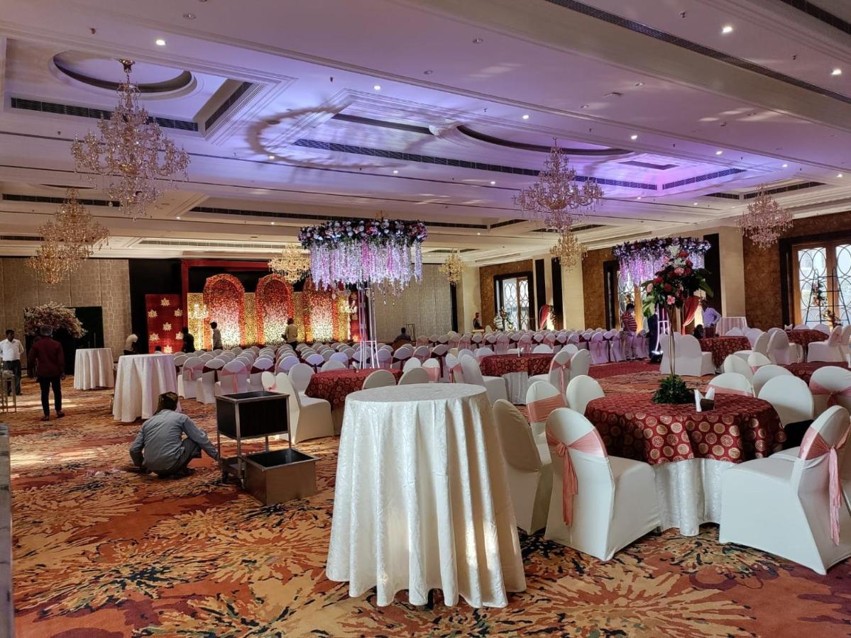 Hotel Damson Plum Lucknow Esterno foto