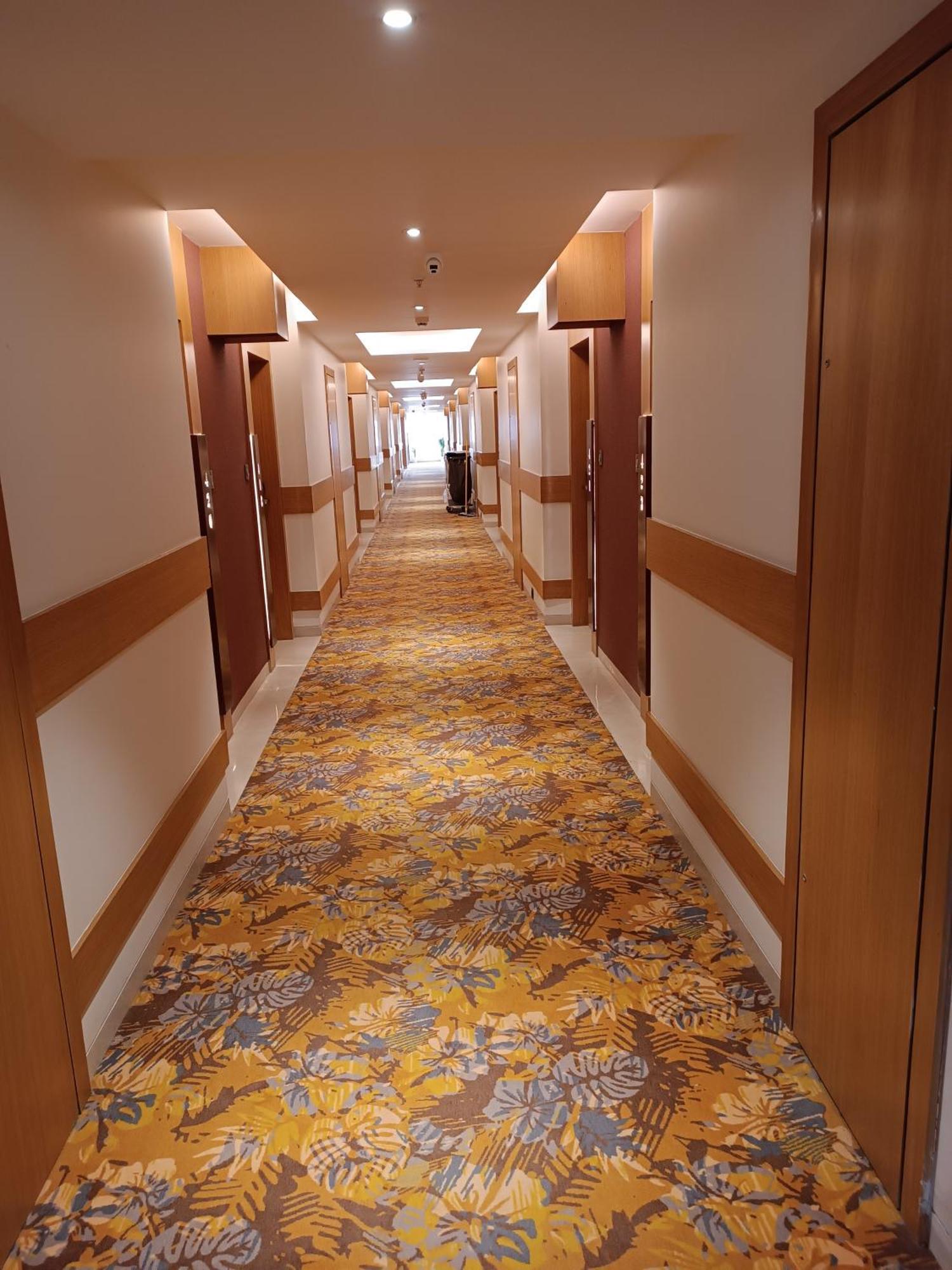 Hotel Damson Plum Lucknow Esterno foto